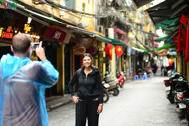 Bến xe, ga tàu Hà Nội vắng vẻ sau khuyến cáo 'hạn chế ra đường' - 22