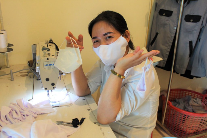 Mường Thanh Grand Tuyên Quang sản xuất khẩu trang cung cấp cho nhân viên - 3