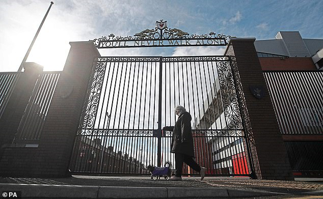 Gary Neville: Cầu thủ có thể đá 9 ngày liên tục để mang lại niềm vui cho người Anh - 1