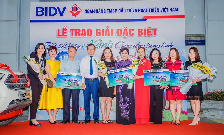 Gửi tiết kiệm xanh, khách hàng BIDV trúng ô tô gần 700 triệu đồng - 3