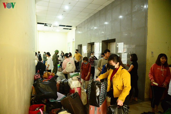 Ảnh: Hàng nghìn sinh viên Hà Nội chuyển chỗ, nhường ký túc xá làm khu cách ly - 3