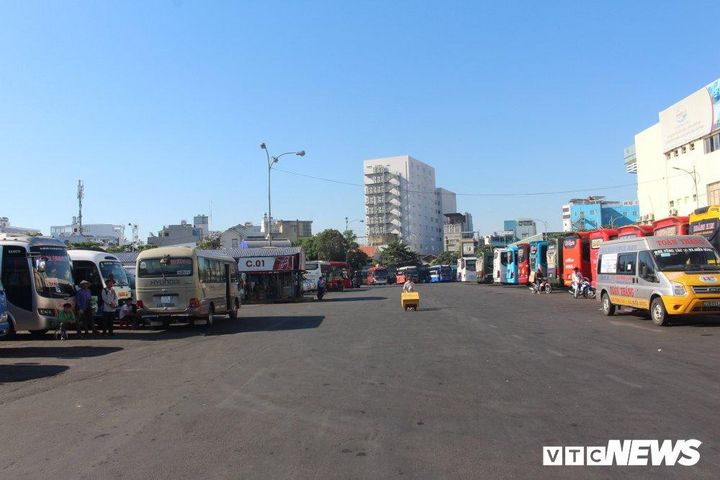 Tạm miễn phạt xe khách giảm chuyến vì dịch Covid-19 - 1