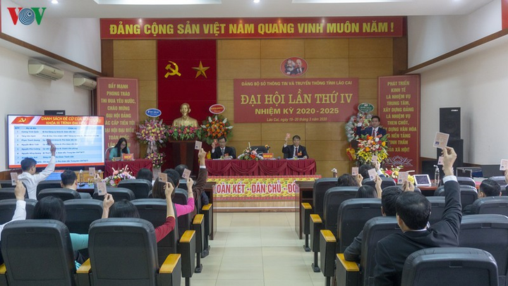 Đại hội Đảng cơ sở đầu tiên ở Lào Cai ứng dụng 4.0 không giấy tờ - 1