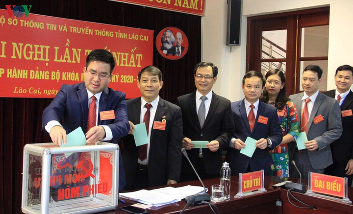 Đại hội Đảng cơ sở đầu tiên ở Lào Cai ứng dụng 4.0 không giấy tờ - 10