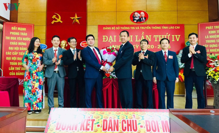 Đại hội Đảng cơ sở đầu tiên ở Lào Cai ứng dụng 4.0 không giấy tờ - 11