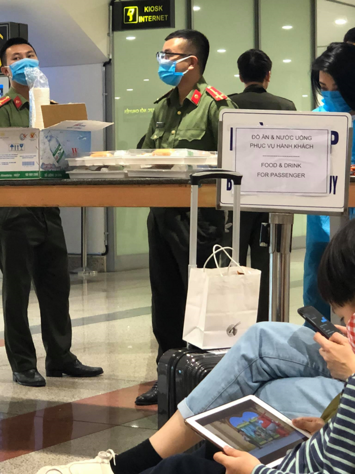 Nhật ký của du học sinh Việt trên chuyến bay cuối cùng từ châu Âu về quê hương - 9