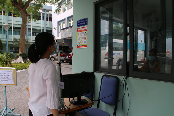 Điểm đặc biệt trong máy đo thân nhiệt 'siêu rẻ' của nguyên Thứ trưởng Bộ GD&ĐT - 2