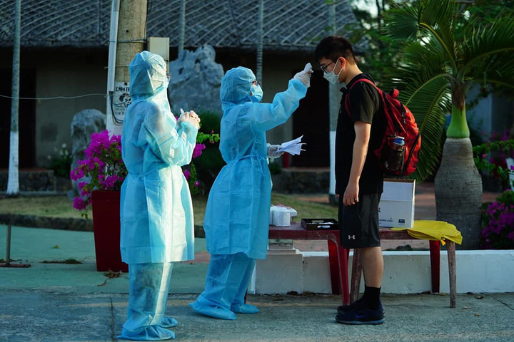 Người dân muốn chuyển từ điểm cách ly tập trung sang cách ly trả phí cần làm gì? - 1