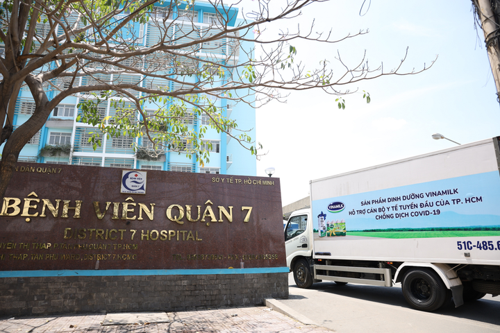 Vinamilk đồng hành tiếp sức cho đội ngũ cán bộ y tế tuyến đầu chống dịch COVID-19 - 4