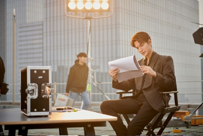 Lee Min Ho trở lại với loạt ảnh hậu trường phim - 1