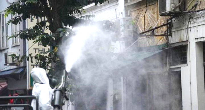 Hai điều dưỡng mắc Covid-19: Xem xét đóng cửa hàng ăn uống quanh viện Bạch Mai - 1