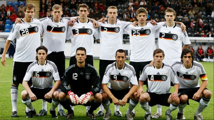 Cựu cầu thủ U21 Đức lứa Ozil: Bóng đá Việt Nam thật lạ lùng - 1