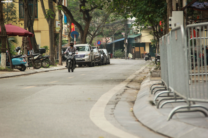 Vì sao vẫn còn 2 căn nhà trên phố Trúc Bạch bị phong tỏa? - 1