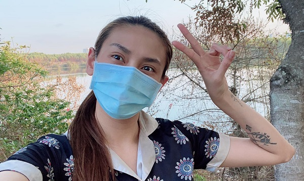 Siêu mẫu Võ Hoàng Yến: 'Đi cách ly mà cứ nằm một chỗ, khổ là đúng rồi' - 1