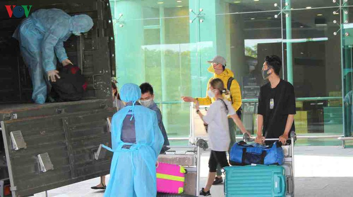 Ảnh: Cảng hàng không Quốc tế Cần Thơ đón 762 công dân Việt Nam - 5