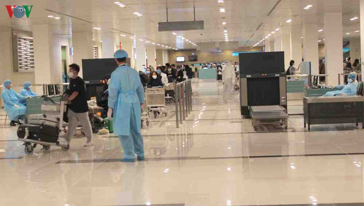 Ảnh: Cảng hàng không Quốc tế Cần Thơ đón 762 công dân Việt Nam - 9