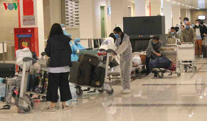 Ảnh: Cảng hàng không Quốc tế Cần Thơ đón 762 công dân Việt Nam - 10