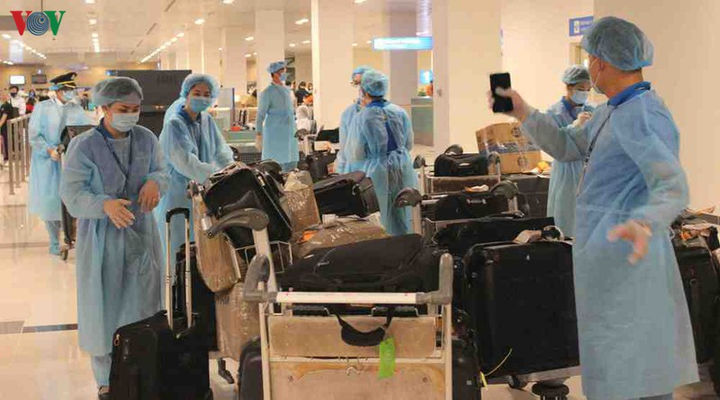 Ảnh: Cảng hàng không Quốc tế Cần Thơ đón 762 công dân Việt Nam - 11