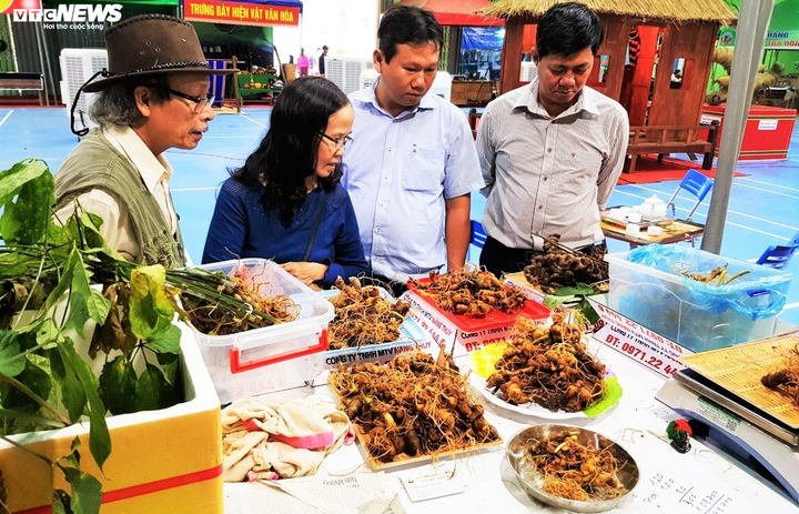 Phòng chống Covid-19, chợ sâm Ngọc Linh chuyển sang bán online - 1