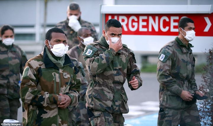 Pháp xây bệnh viện dã chiến quân sự chống dịch Covid-19 - 2