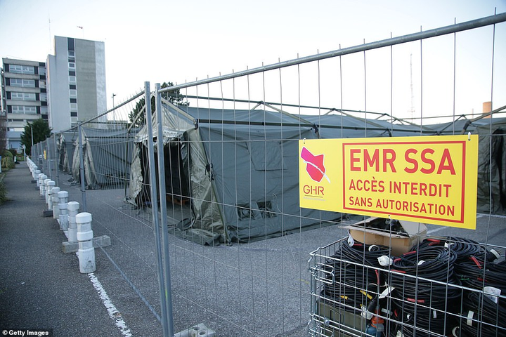 Pháp xây bệnh viện dã chiến quân sự chống dịch Covid-19 - 7