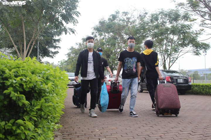 Hơn 300 nhân viên tập đoàn công nghệ dọn ký túc đón 2.000 người cách ly - 11