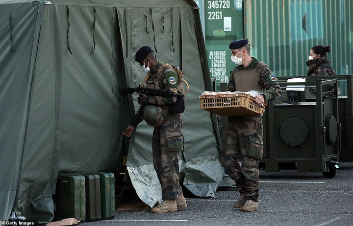 Pháp xây bệnh viện dã chiến quân sự chống dịch Covid-19 - 6