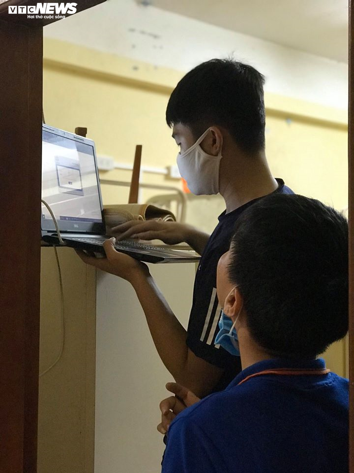 Hơn 300 nhân viên tập đoàn công nghệ dọn ký túc đón 2.000 người cách ly - 3