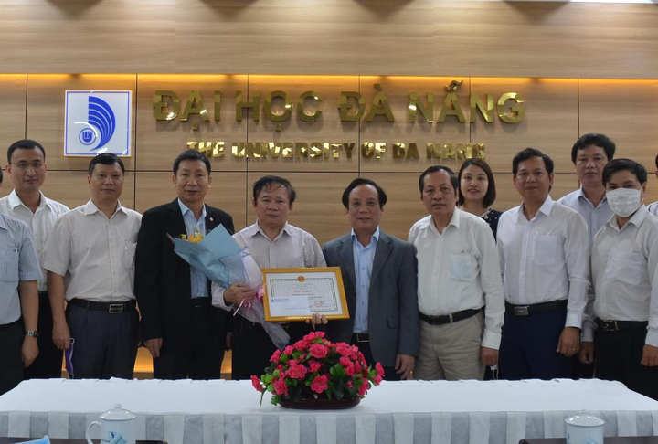 Đại học Đà Nẵng chế tạo robot chuyển thức ăn, nhu yếu phẩm vào khu cách ly - 3