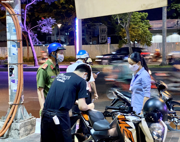  TP.HCM: Sau lệnh đóng cửa, nhà hàng, quán ăn đẩy mạnh bán hàng online - 1