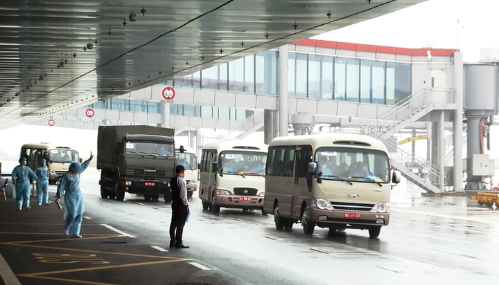 Đón đồng bào từ tâm dịch: Chuyện những người trẻ tuyến đầu nơi mặt đất - 4