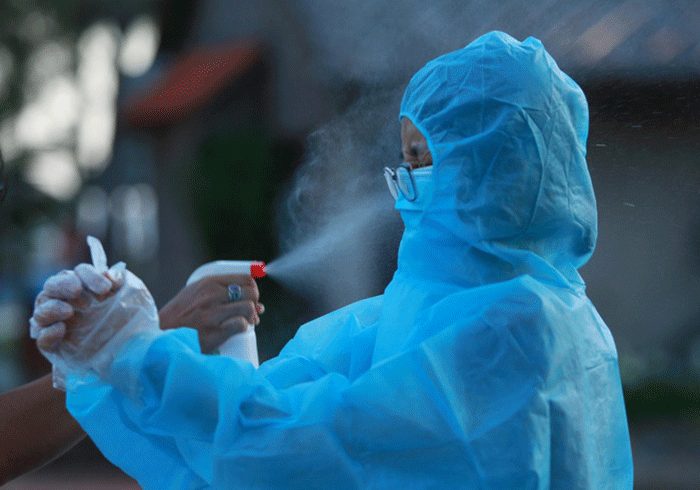 Thứ trưởng Y tế: 'Sẽ cung cấp đồ bảo hộ tốt nhất cho nhân viên' - 2