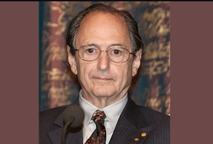 Giáo sư đạt giải Nobel dự đoán dịch Covid-19 'sẽ sớm kết thúc' - 1