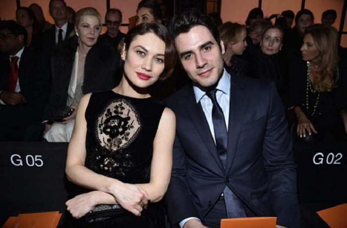 'Bond Girl' tự khỏi sau 2 tuần tự điều trị virus corona tại nhà - 2