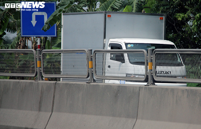 Chủ đầu tư bịt lối sang đường, dân liều lĩnh đi ngược chiều 'né' trạm BOT - 12