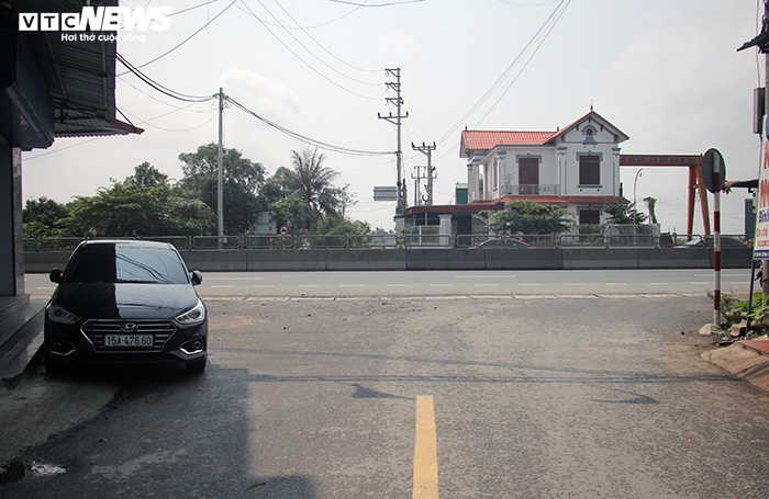 Chủ đầu tư bịt lối sang đường, dân liều lĩnh đi ngược chiều 'né' trạm BOT - 3