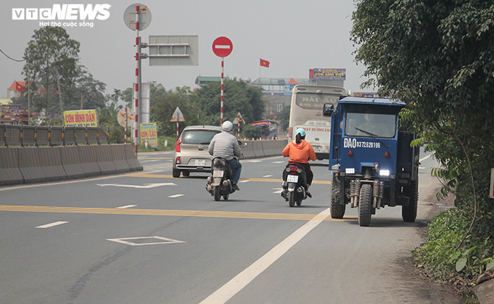 Chủ đầu tư bịt lối sang đường, dân liều lĩnh đi ngược chiều 'né' trạm BOT - 11