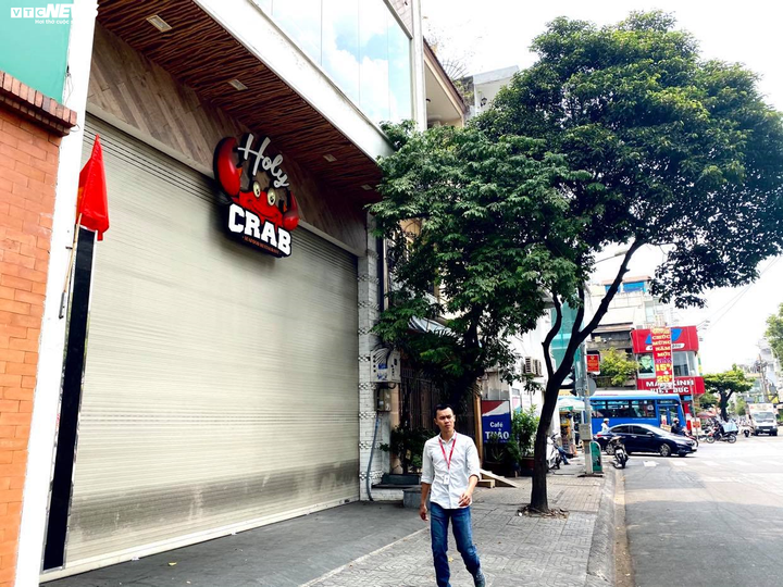 TP.HCM: Starbucks, Highland, Gogi... đồng loạt đóng cửa, chỉ bán mang đi - 11