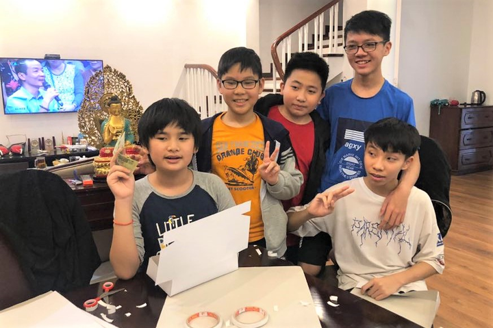 Nam sinh lớp 7 bán bánh góp tiền mua khẩu trang tặng bác sĩ chống Covid-19 - 3