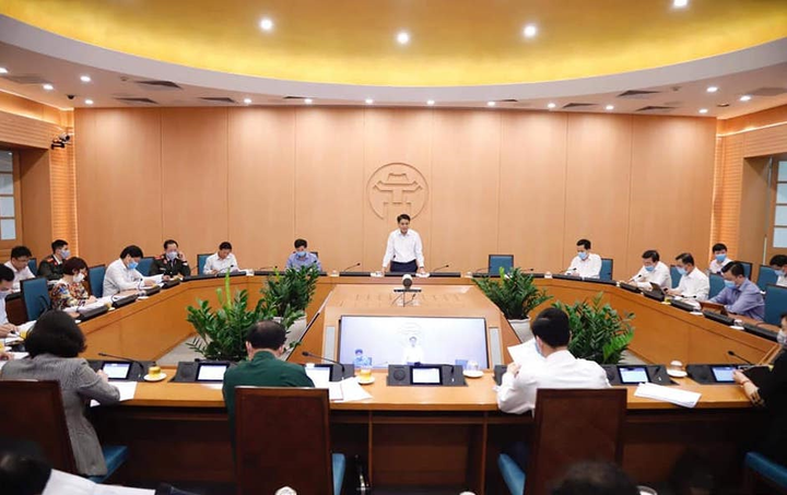 Cô gái dương tính Covid-19 ngồi cùng 24 người tại cửa hàng Circle K Hà Nội - 1