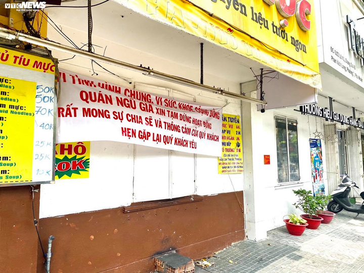 TP.HCM: Starbucks, Highland, Gogi... đồng loạt đóng cửa, chỉ bán mang đi - 14