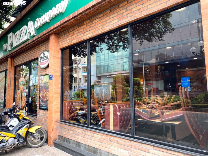 TP.HCM: Starbucks, Highland, Gogi... đồng loạt đóng cửa, chỉ bán mang đi - 5