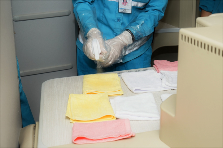 Vietnam Airlines phun khử trùng toàn bộ đội tàu bay khai thác trong ngày - 10