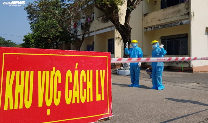 130 người cùng chuyến bay bệnh nhân Covid-19 ở Đà Nẵng âm tính với virus corona - 1