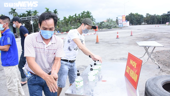 Ảnh: Hải Phòng kiểm soát từng xe ô tô vào thành phố để phòng dịch Covid-19 - 8