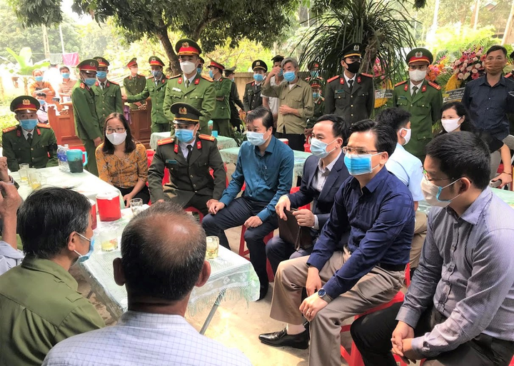 Truy tặng 'Huân chương dũng cảm' cho chiến sĩ hy sinh khi bắt nhóm buôn ma túy - 2