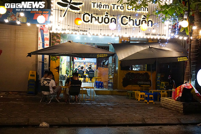 Hàng quán ở Hà Nội dọn dẹp chuẩn bị đóng cửa trong 10 ngày tới - 7