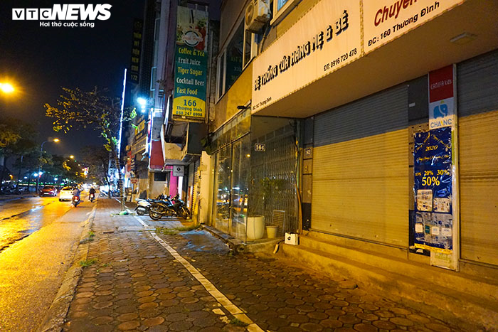 Hàng quán ở Hà Nội dọn dẹp chuẩn bị đóng cửa trong 10 ngày tới - 5