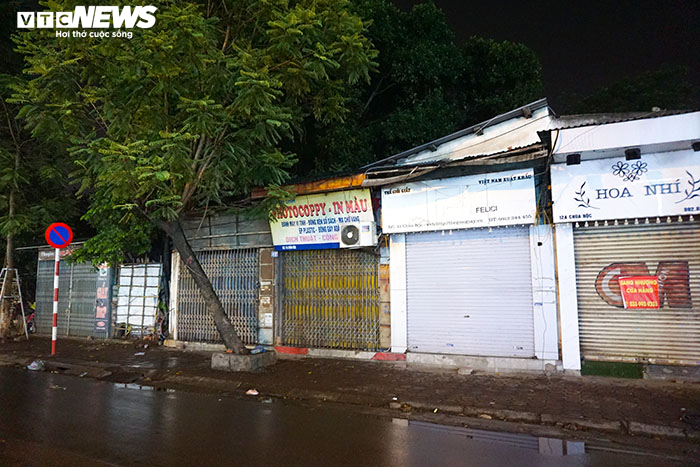 Hàng quán ở Hà Nội dọn dẹp chuẩn bị đóng cửa trong 10 ngày tới - 3