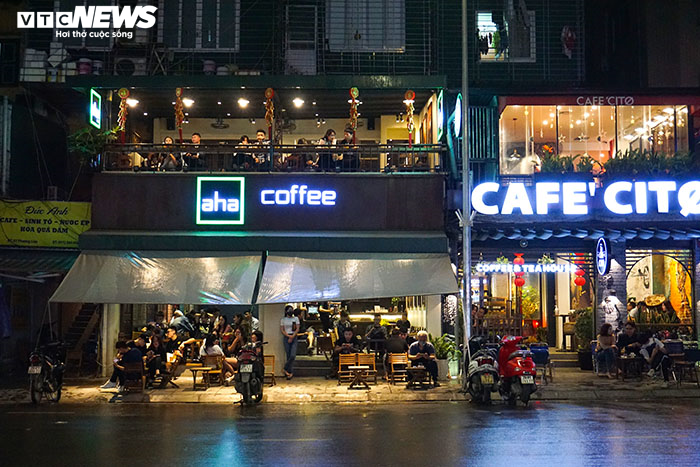 Hàng quán ở Hà Nội dọn dẹp chuẩn bị đóng cửa trong 10 ngày tới - 8